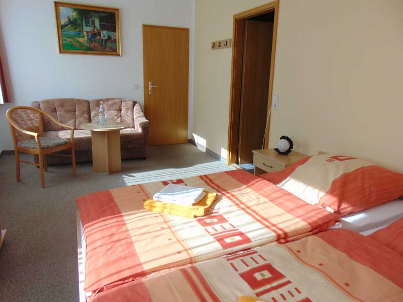 images/Unterkünfte/Gastehaus%20Katz/pension-zur-katze-06.jpg#joomlaImage://local-images/Unterkünfte/Gastehaus Katz/pension-zur-katze-06.jpg?width=800&height=600