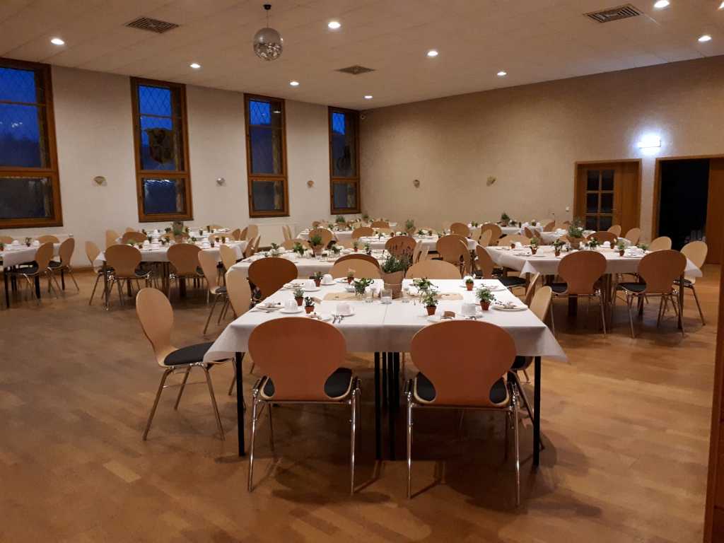 Festgeschmückter Saal für unsere Gäste